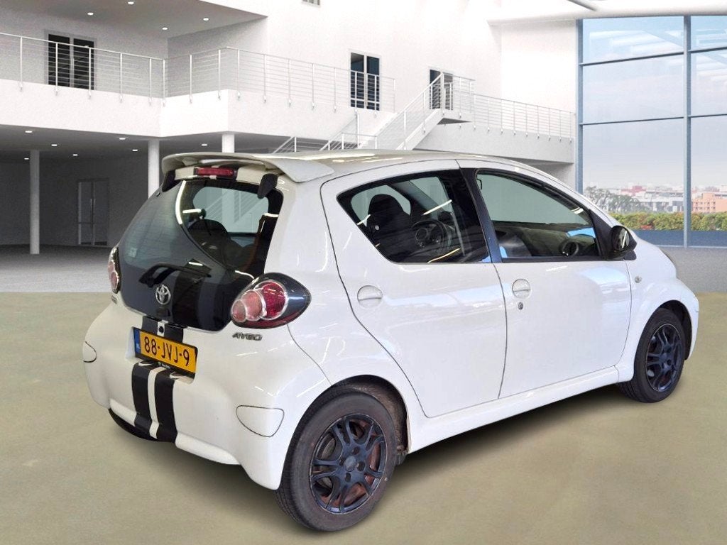Foto 6 van Toyota Aygo 1.0 NAP 5D Airco Nieuwe APK Elek.ramen Velgen 1e