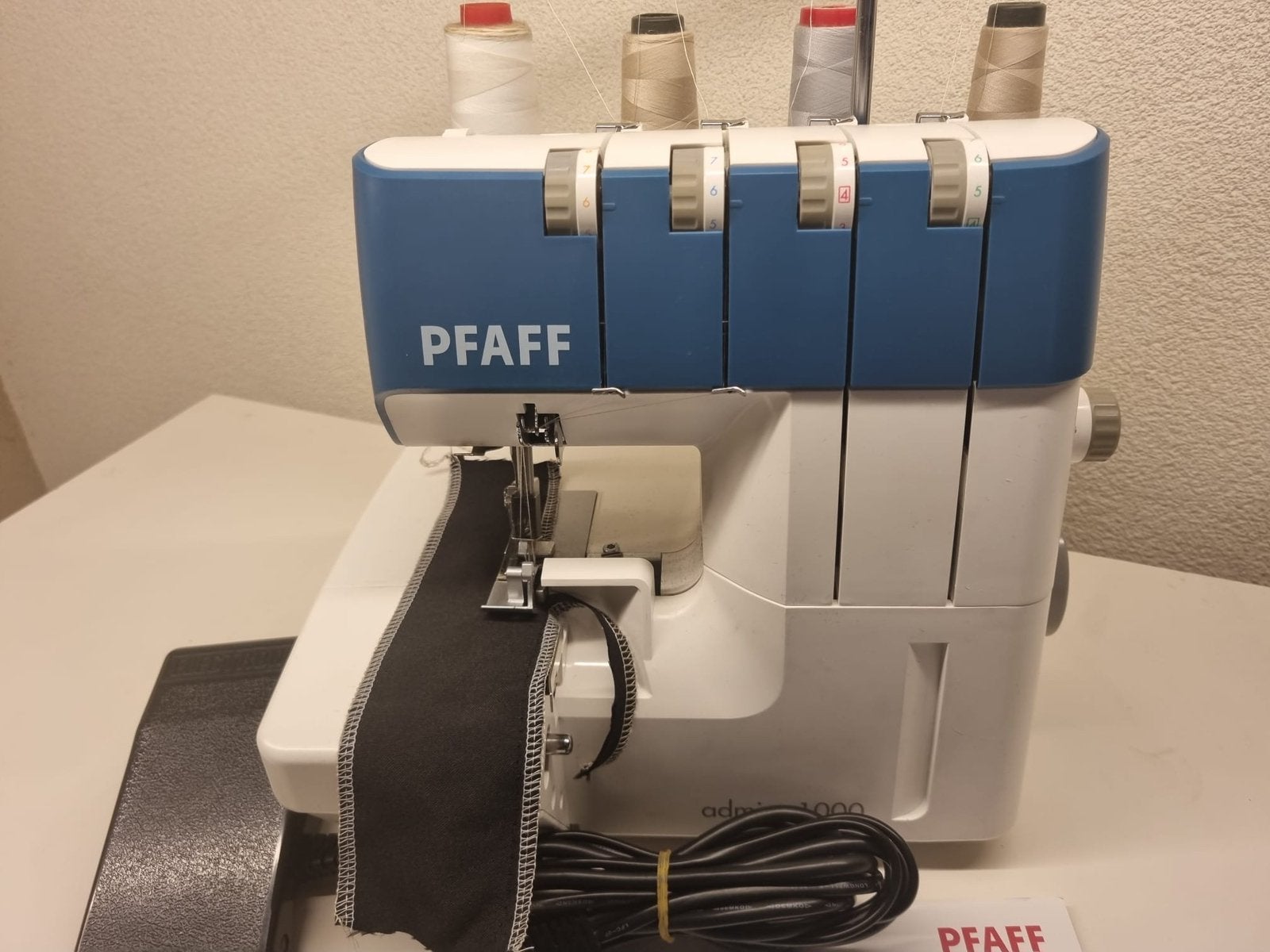 Pfaff Admire 1000 Overlockmachine, Hobby en Vrije tijd, Naaimachines en Toebehoren, Ophalen of Verzenden, Lockmachine, Pfaff