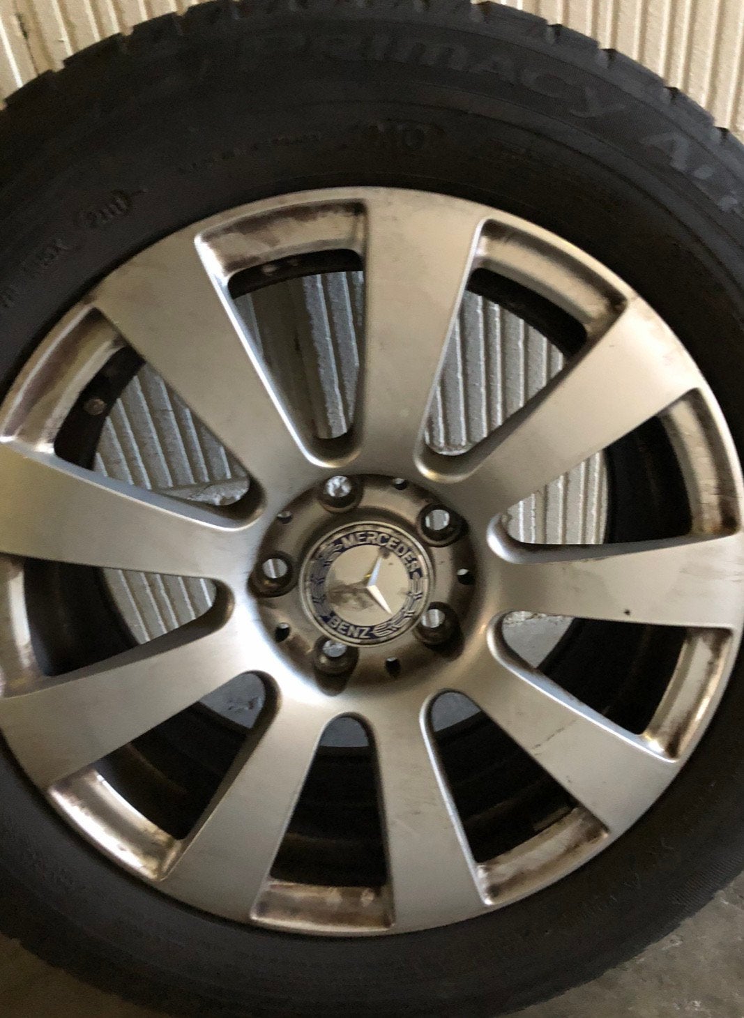 Mercedes Benz Velgen met Banden 205/60 R16 (4 stuks), Auto-onderdelen, Ophalen, Gebruikt, 16 inch, Banden en Velgen