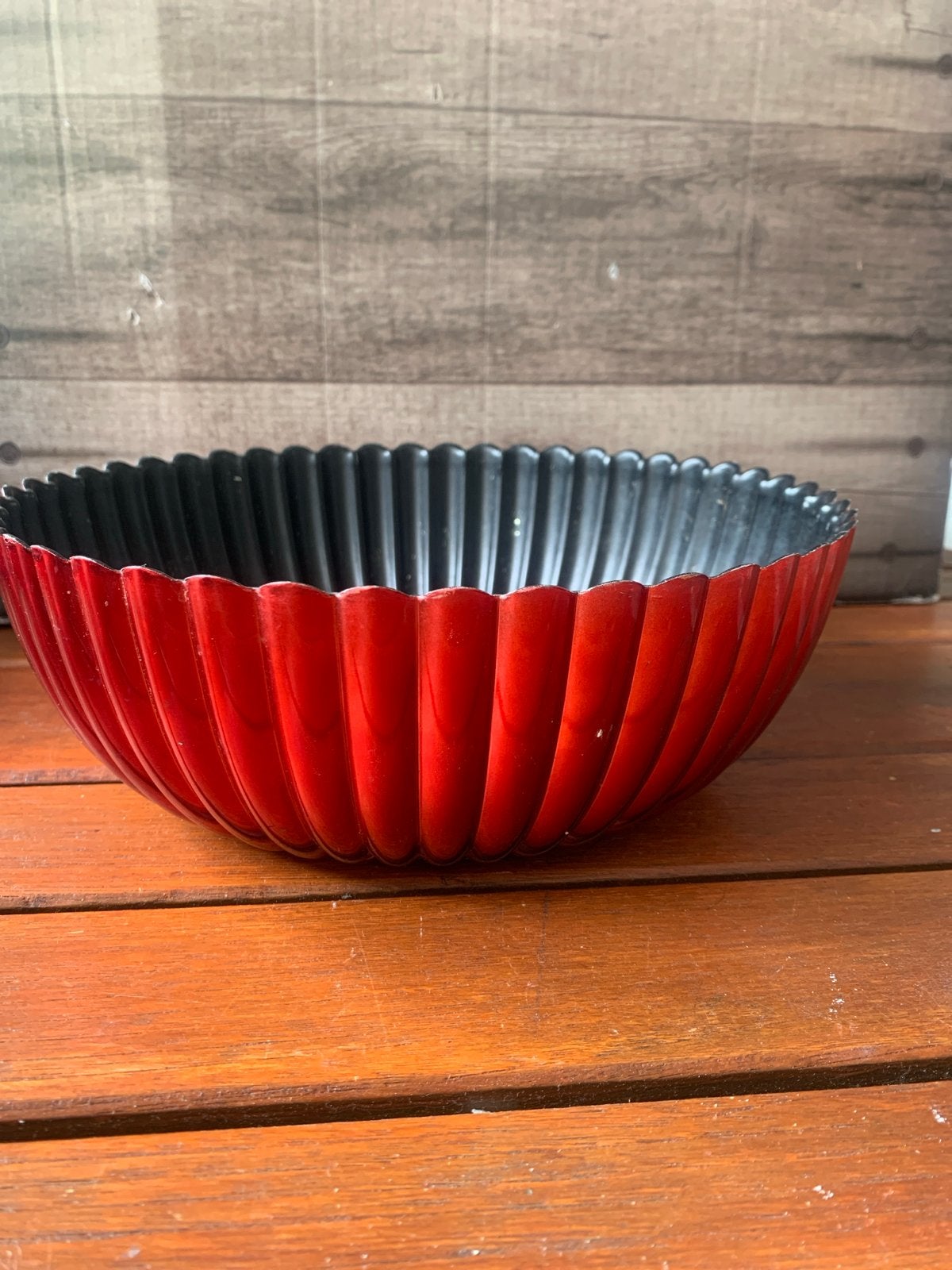 Rode geribbelde fruitschaal, kunststof, 25 cm breed, Kunststof, Gebruikt, Schaal, Rond