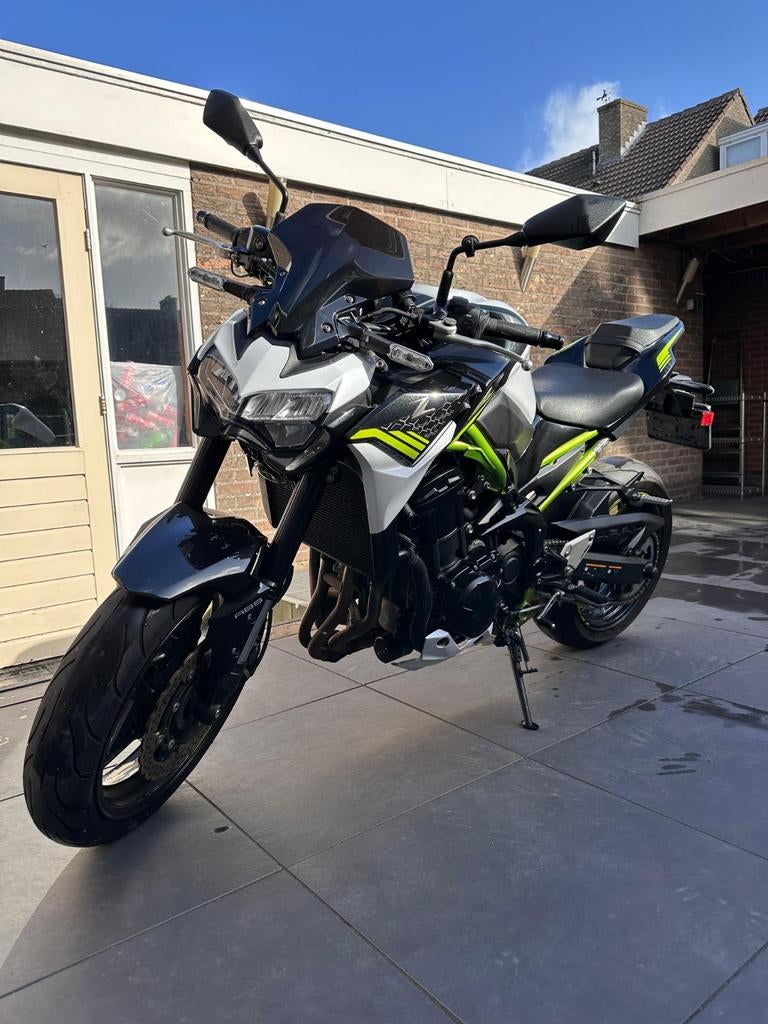 Kawasaki Z900, Naked bike