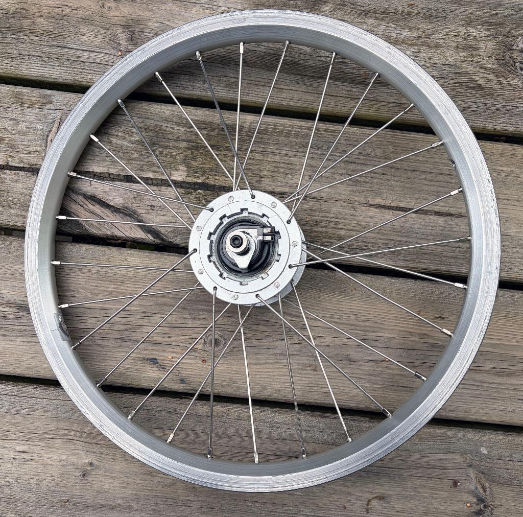 Brompton voorwiel met Shimano naafdynamo, Brompton, Velgrem, 16 tot 18 inch, Ophalen of Verzenden