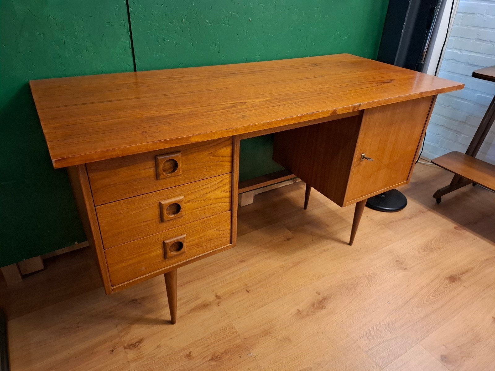 vintage teak bureau werk mid century design tafel ladeblok, Huis en Inrichting, .., Hout, Zo goed als nieuw, U...