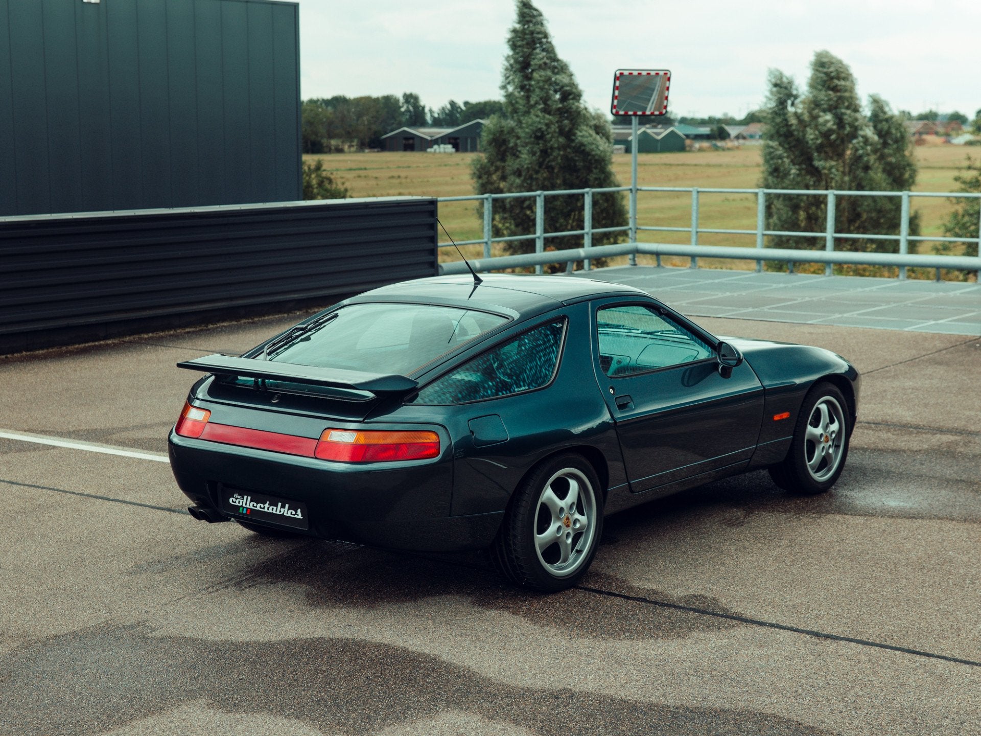 Porsche 928 5.4 GTS Coupé origineel NL geleverd- 1e eigenaa, Automaat, Achterwielaandrijving, 5397 cc, 4 stoelen