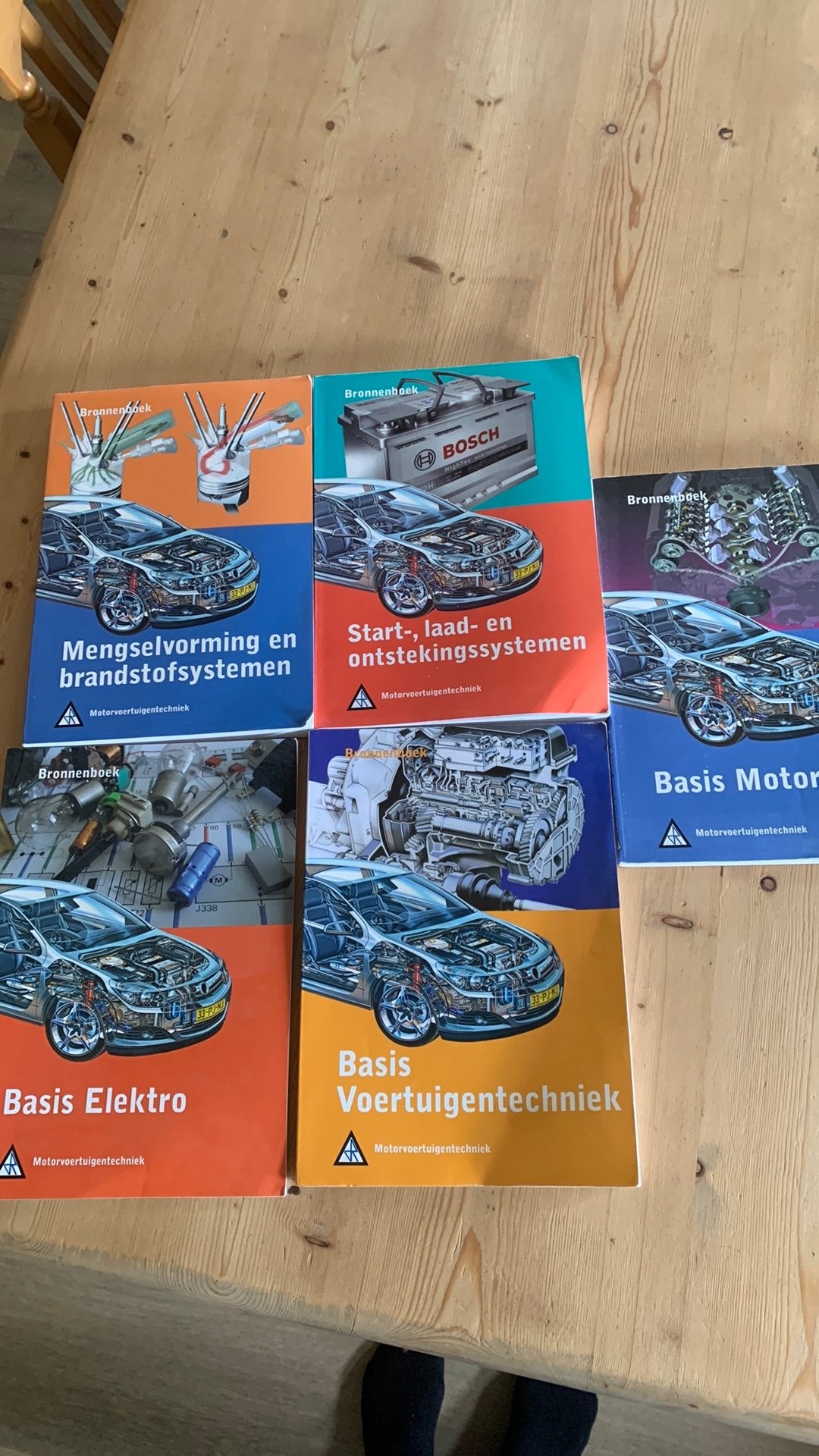 Bronnenboeken motorvoertuigentechniek, Gelezen, Ophalen of Verzenden, MBO, Haar