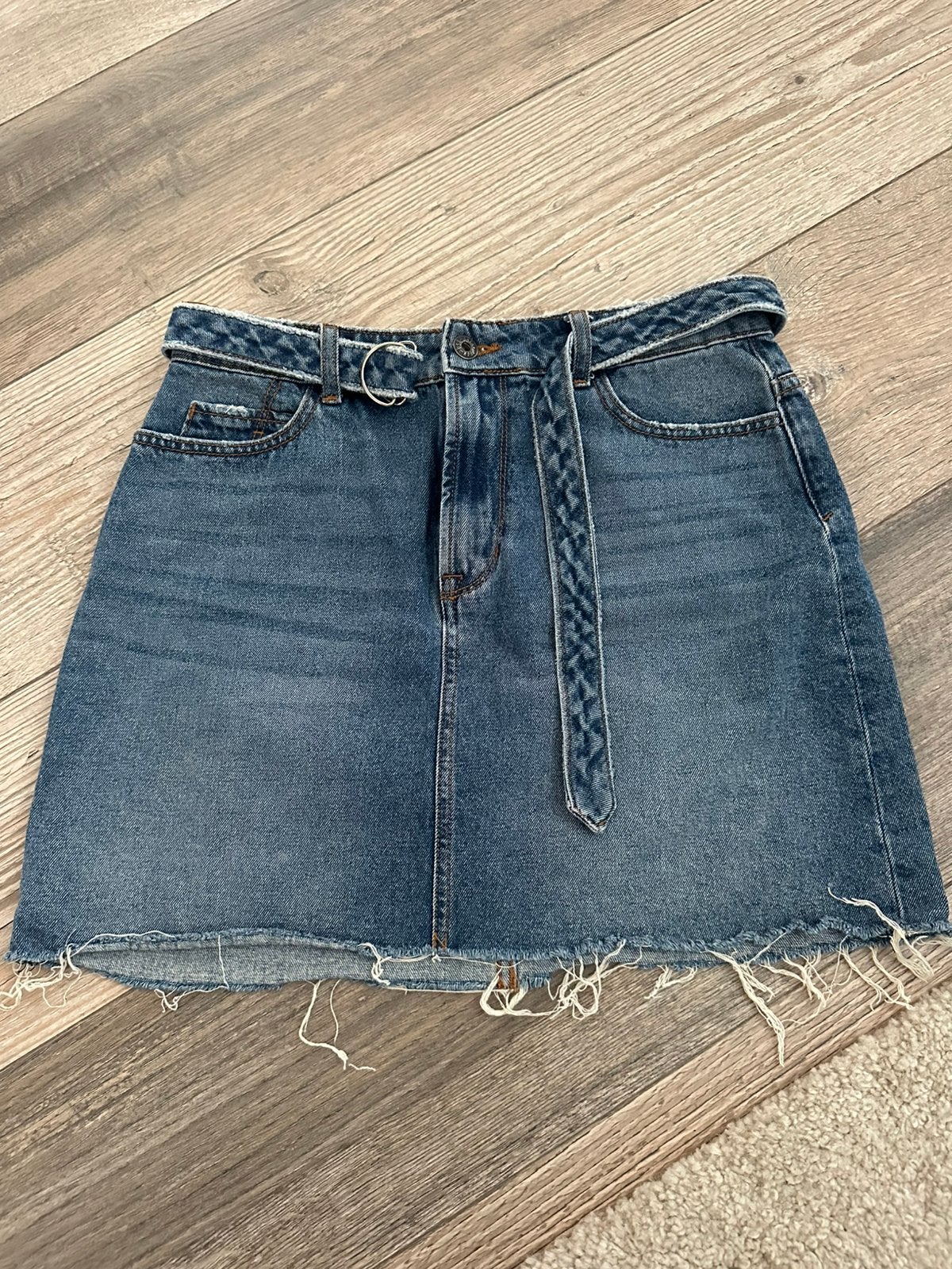 Spijkerrok maat M met riemdetail, Kleding | Dames, Rokken, Maat 38/40 (M), Blauw, Ophalen of Verzenden, Zo goed als nieuw