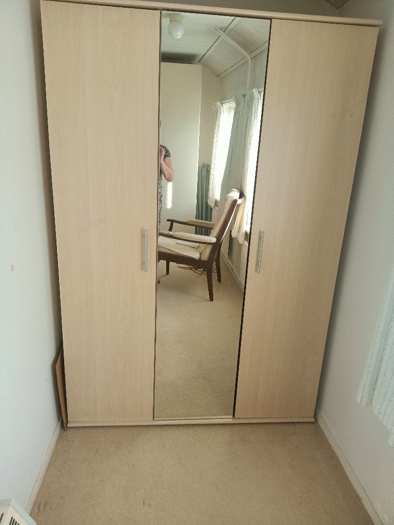 Kledingkast, Ophalen, Met deur(en), Gebruikt, 100 tot 150 cm