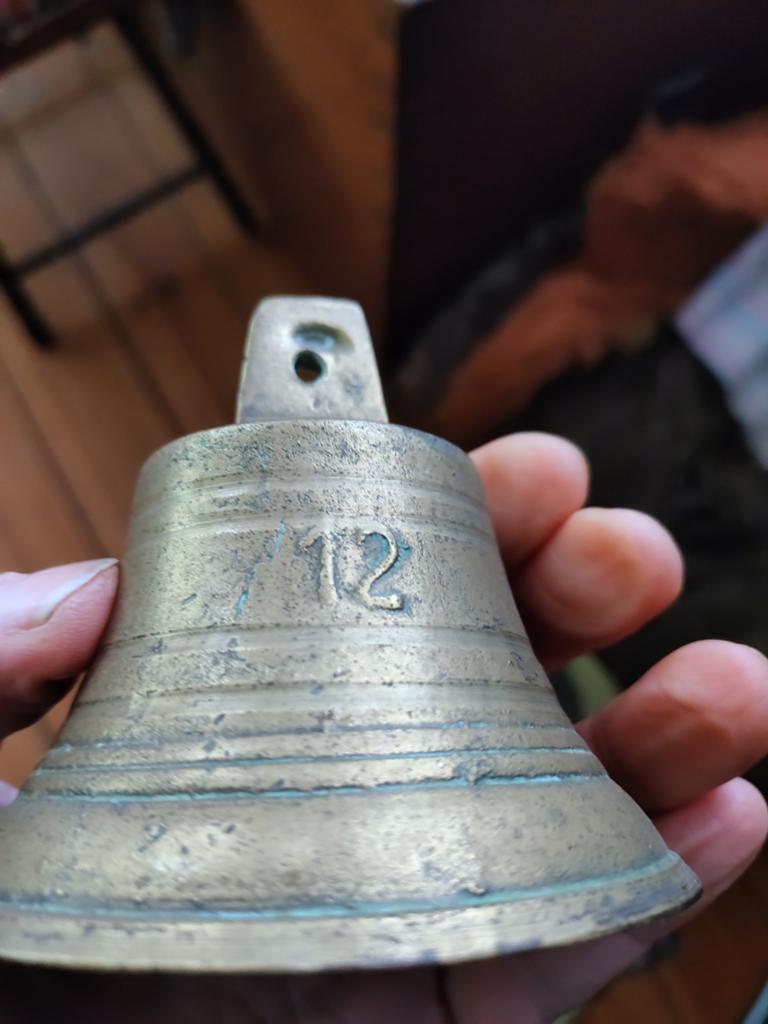 Antieke oud bronzen bel met klepel, Ophalen of Verzenden