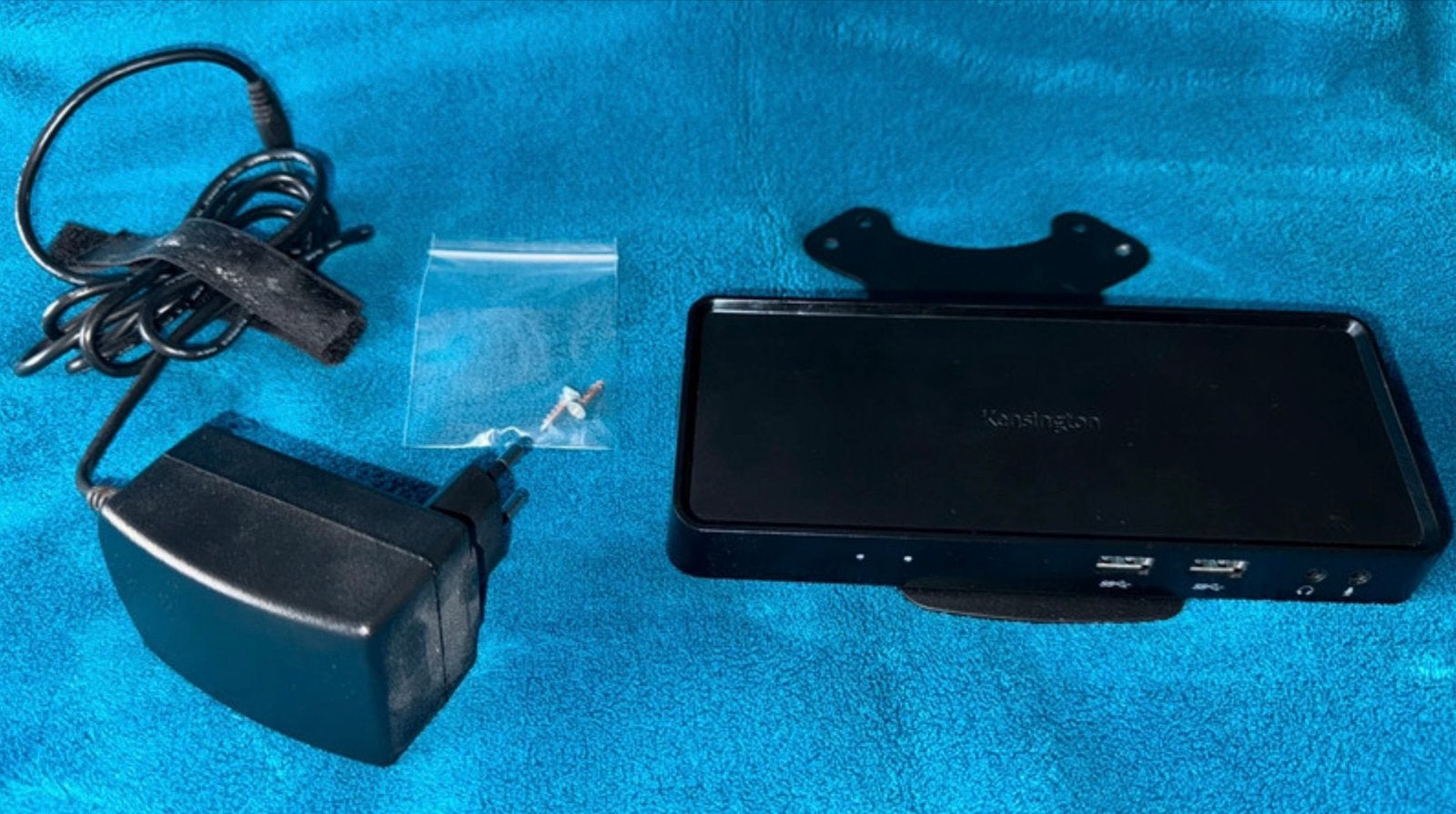 Kensington SD3600 Dual Video Docking Station met Ophangsyste, Ophalen of Verzenden, Zo goed als nieuw, Docking station, Laptop