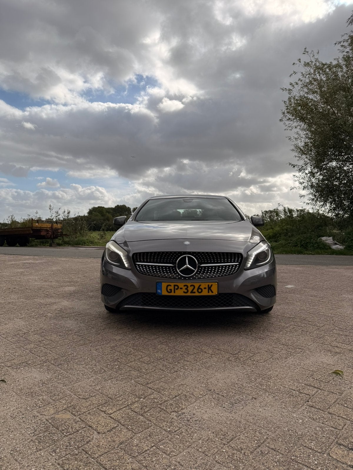 Mercedes-Benz A-Klasse A180 1.6 Blue Efficiency 2015 Grijs, Voorwielaandrijving, Zwart, 4 cilinders, 122 pk