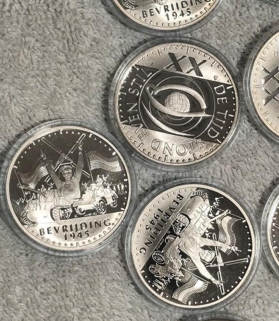 10x bevrijdings penning, Ophalen of Verzenden, Overige materialen, Nederland