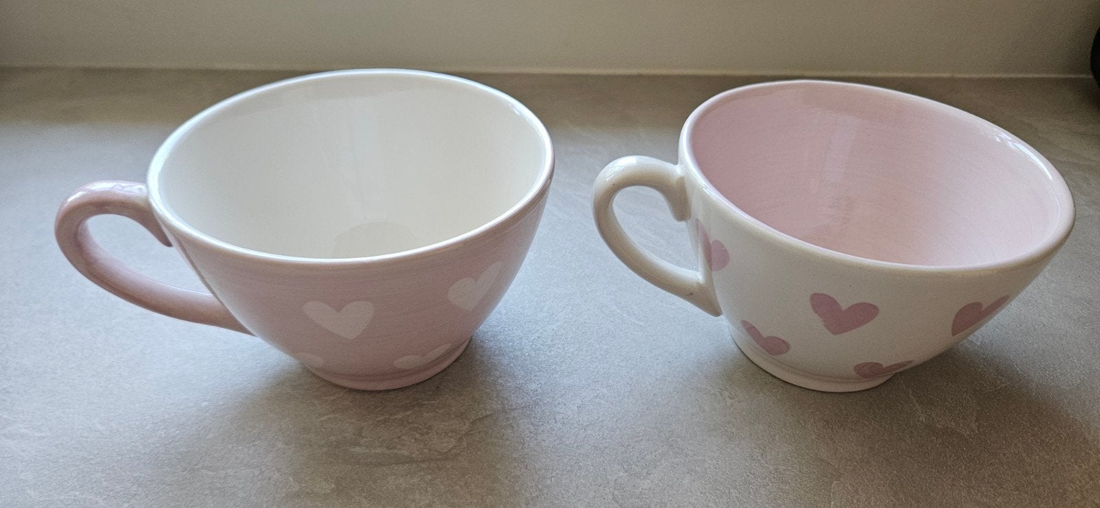 2 roze kommen met hartjes, keramiek, Huis en Inrichting, Keuken | Servies, Keramiek, Ophalen of Verzenden, Zo goed als nieuw, Kom(men)