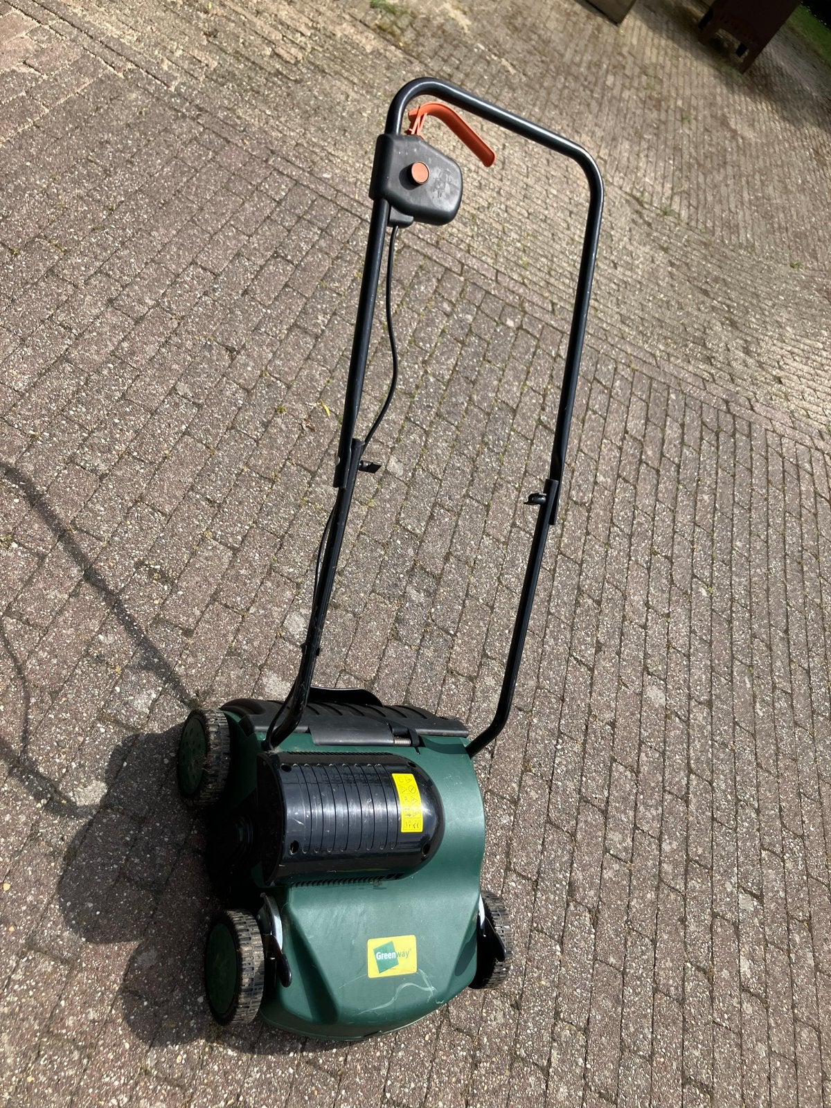 Greenway V1300SR Elektrische Verticuteermachine 1300W, Ophalen, Cirkelmaaier, Gebruikt, Elektrische grasmaaier