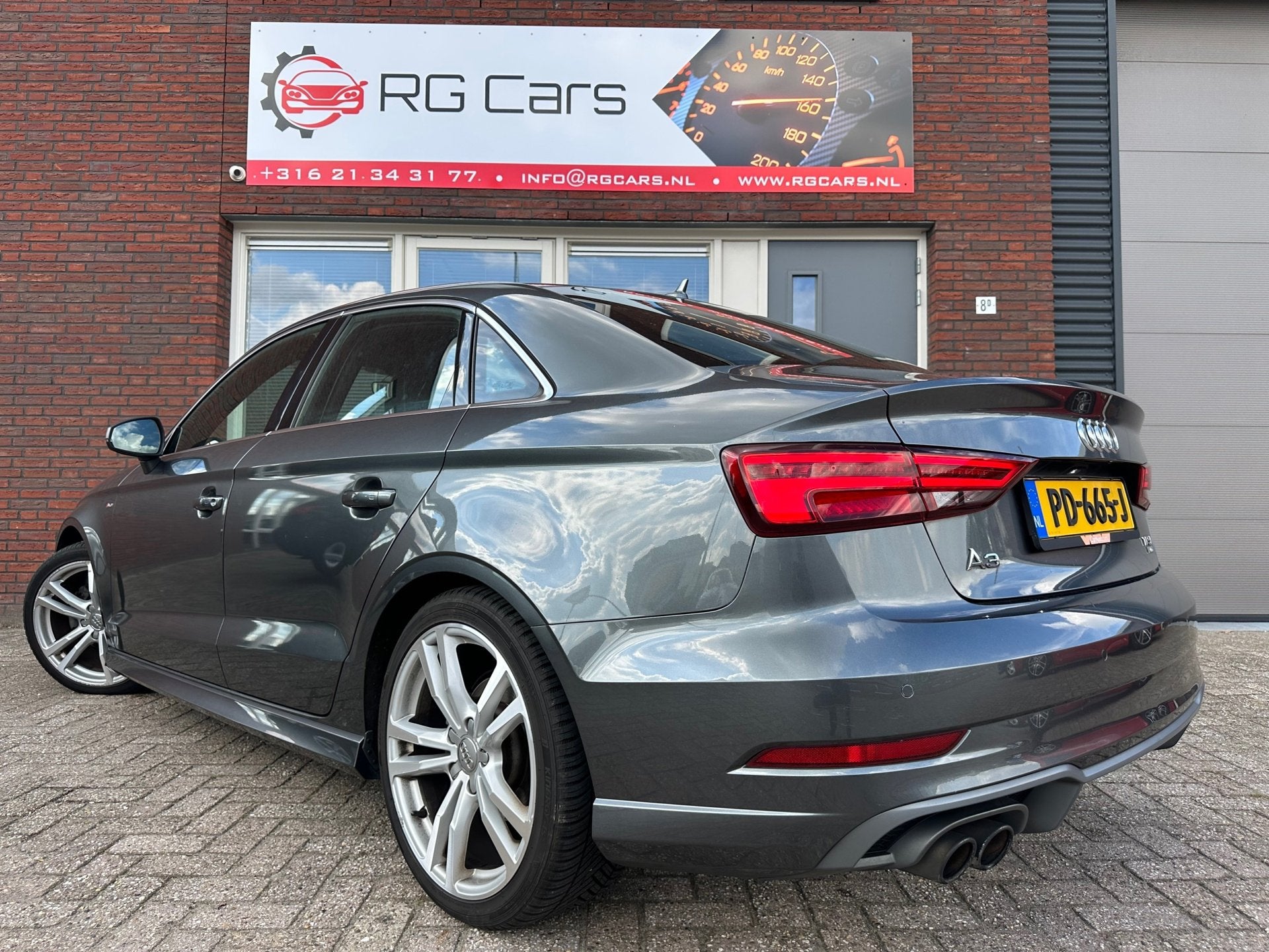Audi A3 Limousine 1.4 TFSI CoD Sport S Line Edition / Navi /, Auto's, Gebruikt, 4 cilinders, 1210 kg, Leder en Stof