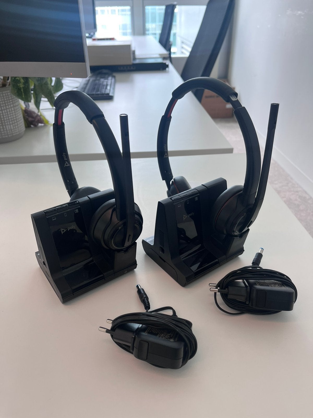 2x Poly Savi 8220 Draadloze Headsets met Oplaadstation, Computers en Software, Headsets, Zo goed als nieuw, On-ear, Draadloos