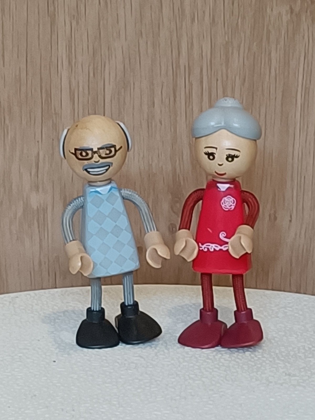 Buig poppetjes poppenhuis (Merk Hape) opa en oma, Verzamelen, Poppenhuizen en Toebehoren, Ophalen of Verzenden, Gebruikt, Poppenhuis