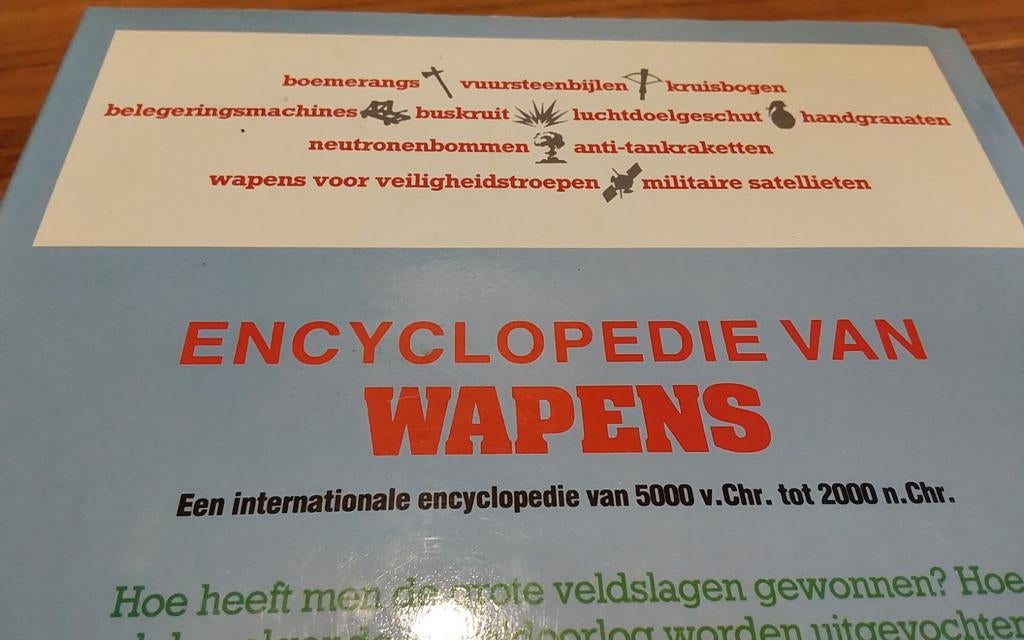 Encyclopedie  van wapens 335  bladzijde z g a n 6,00, Boeken, Encyclopedieën, Ophalen of Verzenden, Zo goed als nieuw