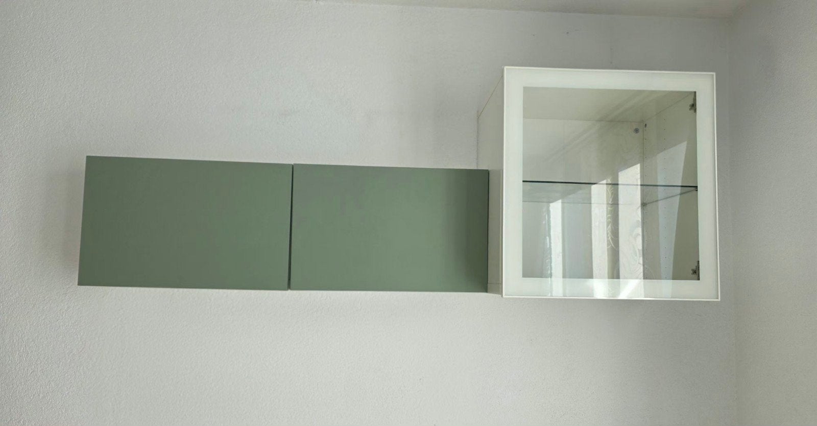 Wandkast met glazen en dichte deuren IKEA, Ophalen, Gebruikt