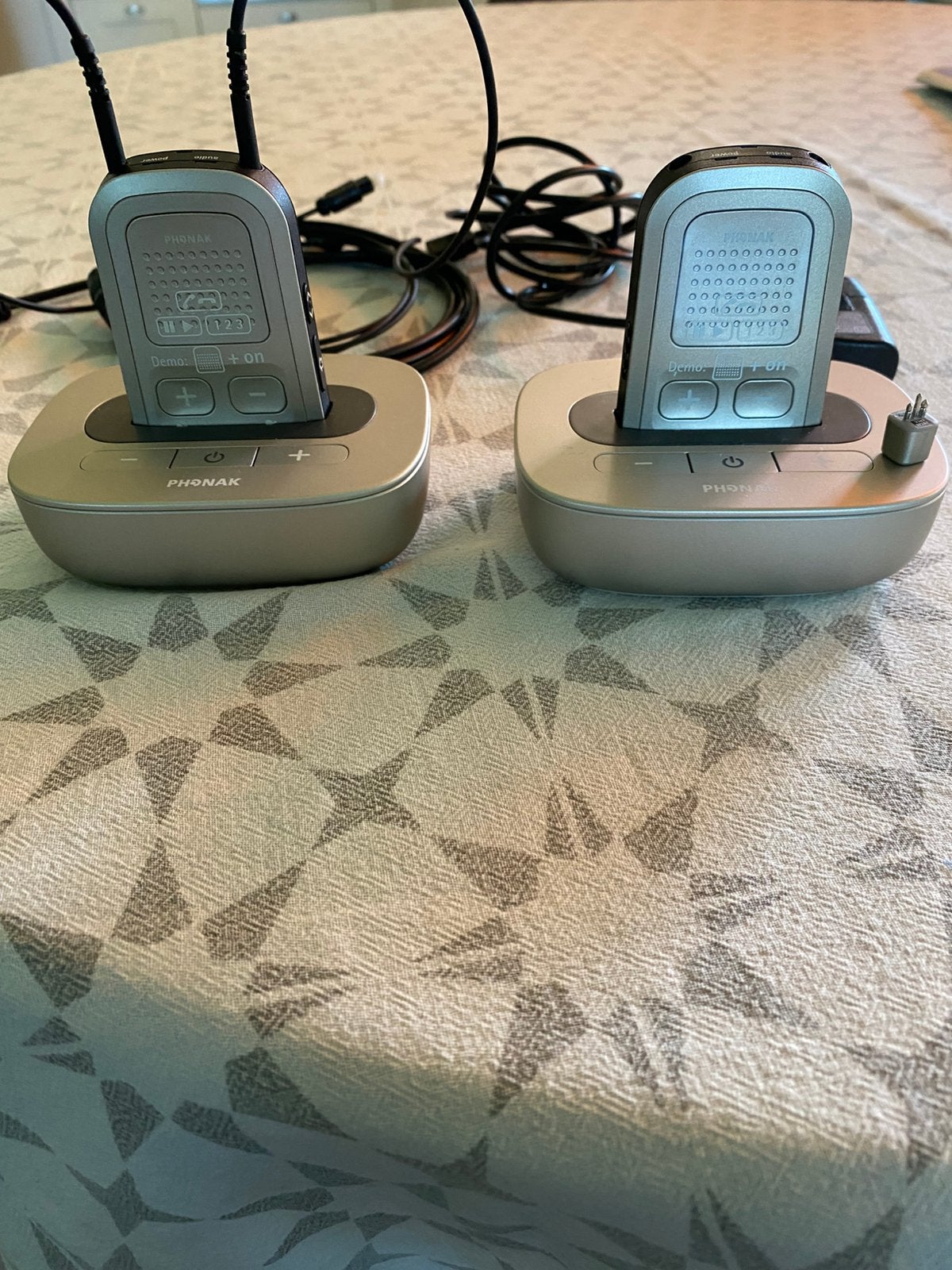 Phonak compilot 2 en TV Link 2 base, Overige merken, 50 Hz, Ophalen of Verzenden, Zo goed als nieuw
