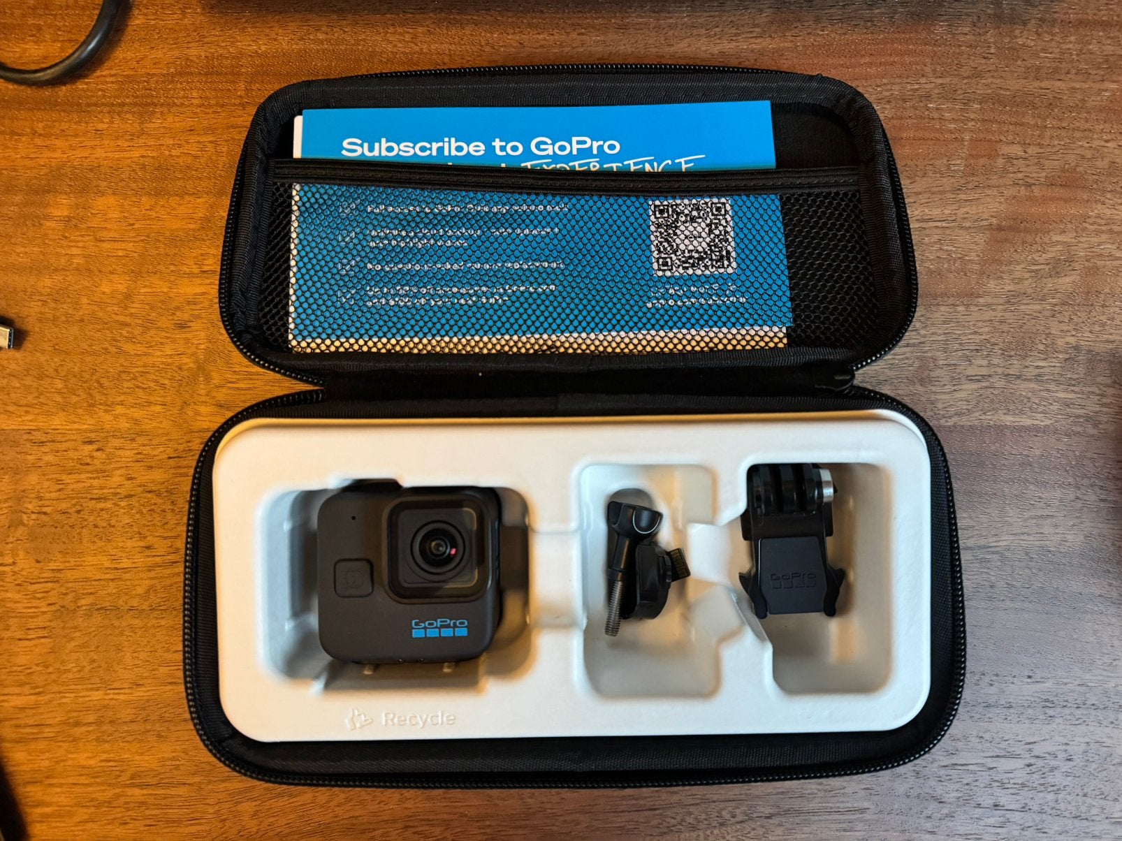 Gopro hero 11 mini krijg m niet aan, Audio, Tv en Foto, Actiecamera's, Ophalen of Verzenden, Zo goed als nieuw, GoPro