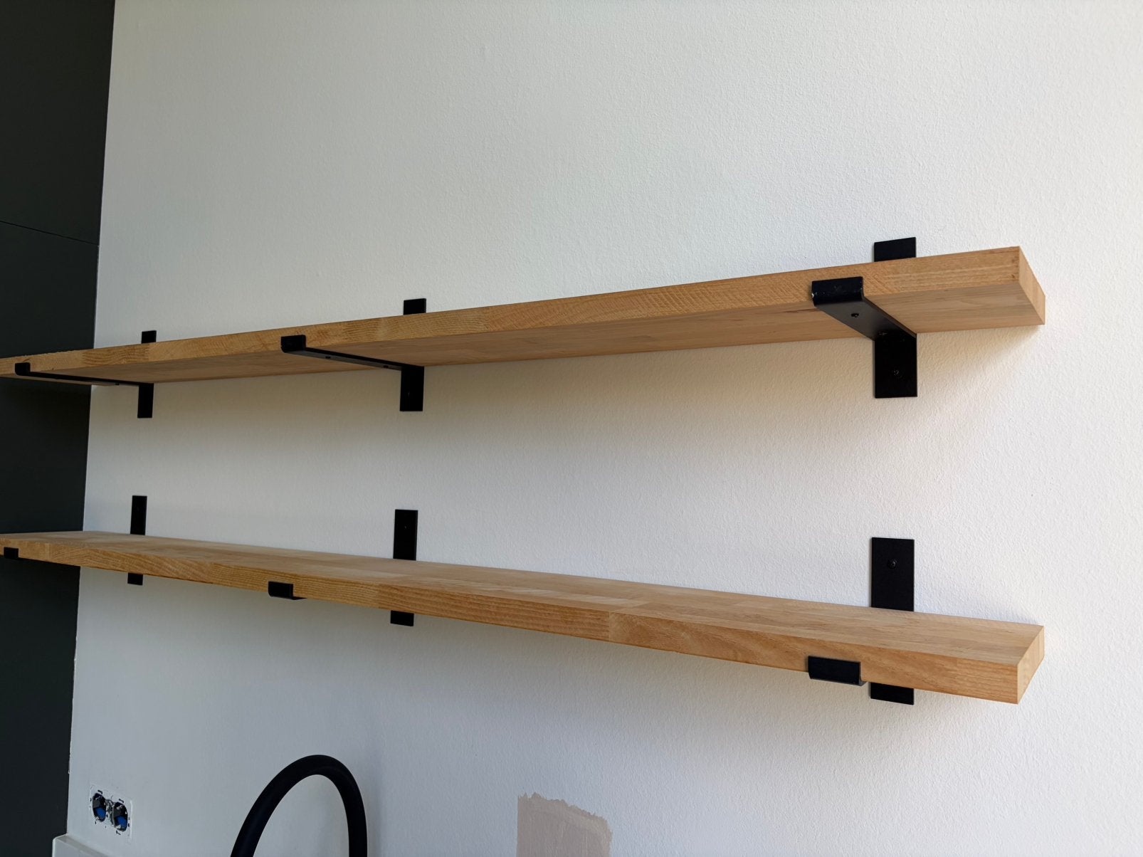 2x massief eiken keukenplank 158x20cm + zwart stalen beugels, Ophalen, Zo goed als nieuw