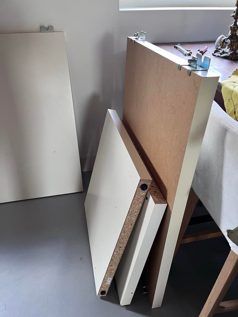 2 IKEA bureaubladen met montage set voor Kallax kast, Ophalen, Gebruikt, Spaanplaat of MDF, IKEA