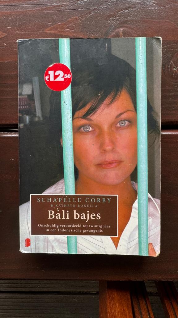 Bali bajes, Boeken, Ophalen of Verzenden, Gelezen