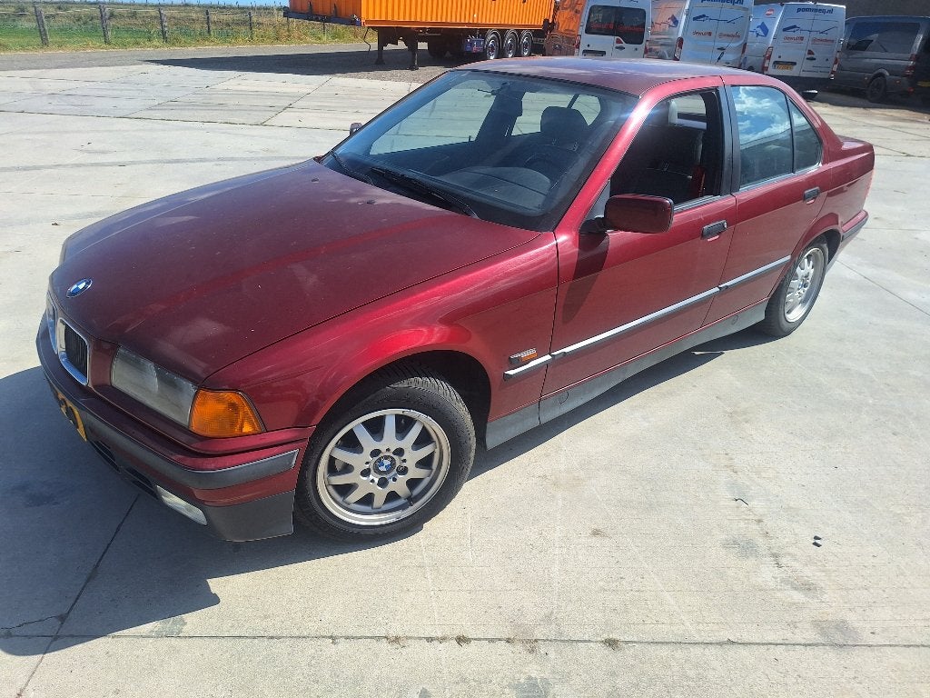 BMW 3-Serie 1.8 I 318 AUT 1996 Rood, Achterwielaandrijving, 1575 kg, 4 cilinders, Mistlampen