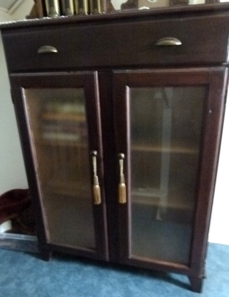 eiken vitrinekast met matglazen deuren, Ophalen, Glas, Met deur(en), 100 tot 150 cm