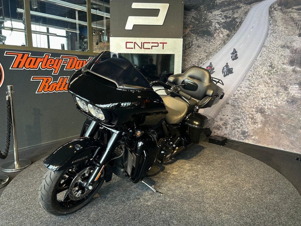 Harley-Davidson FLTRK ROAD GLIDE LIMITED Vivid Black Blacked, Motoren, Motoren | Harley-Davidson, Laan van Vredenoord 33
2289 DA  RIJSWIJK, NL