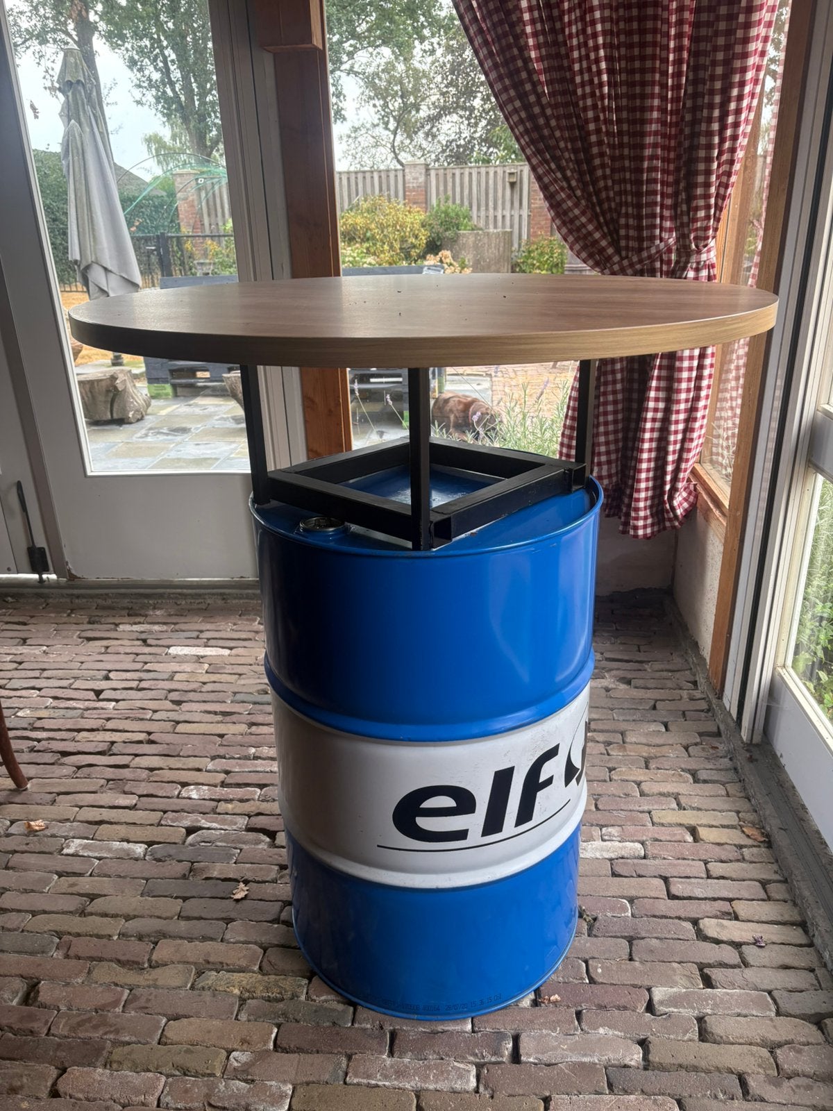 Sta tafel op olievat, Huis en Inrichting, Tafels | Statafels, Ophalen of Verzenden, Zo goed als nieuw