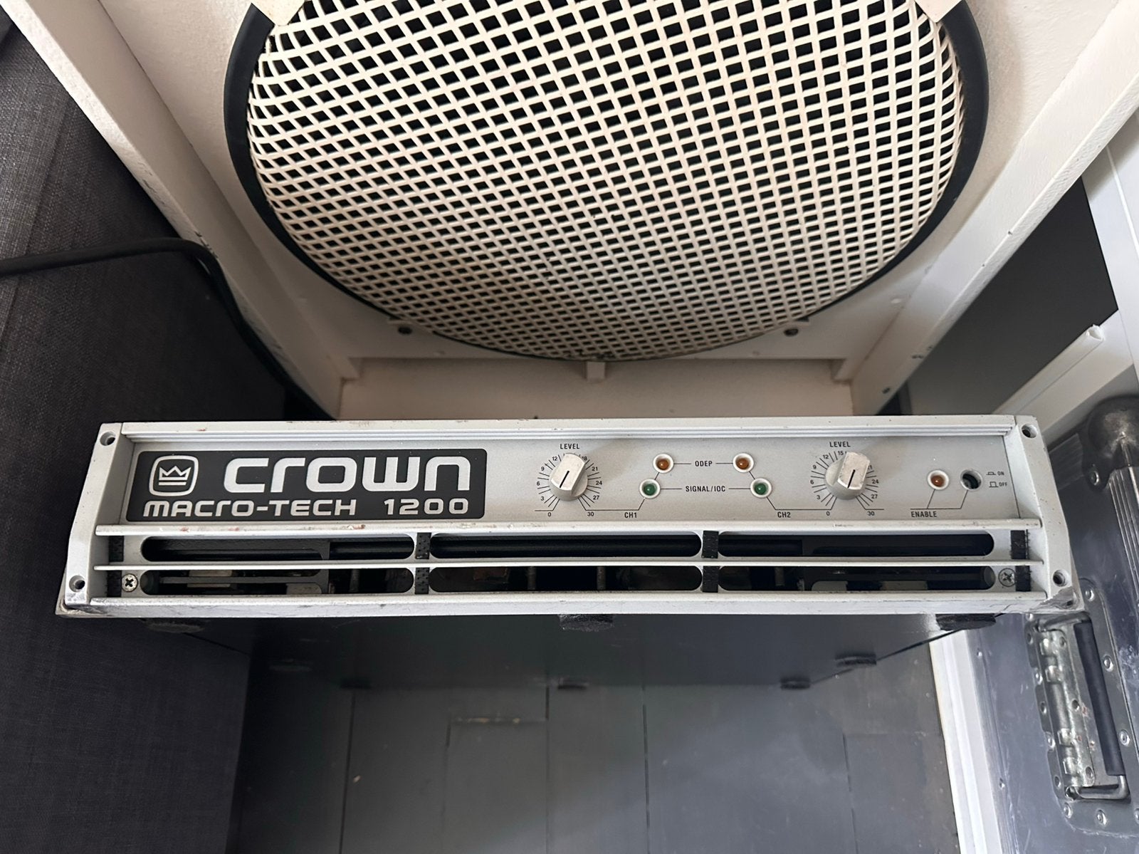 Crown Macro-Tech, Muziek en Instrumenten, Versterkers | Keyboard, Monitor en PA, Verzenden, Gebruikt, 500 tot 1000 watt, P.A.