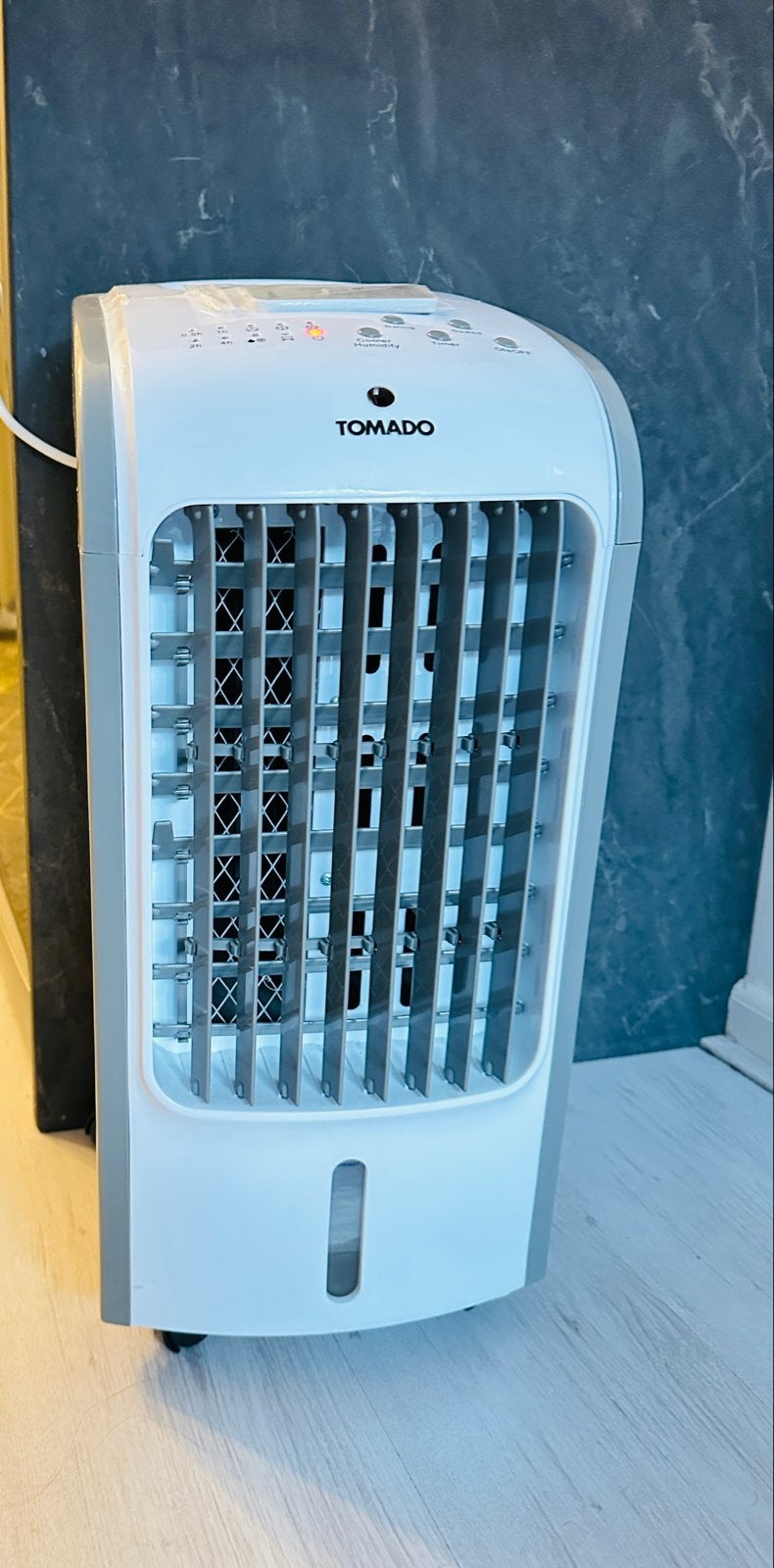 Tomado Mobiele Airco met Afstandsbediening en Timer, Minder dan 60 m³, 3 snelheden of meer, Ophalen of Verzenden, Zo goed als nieuw