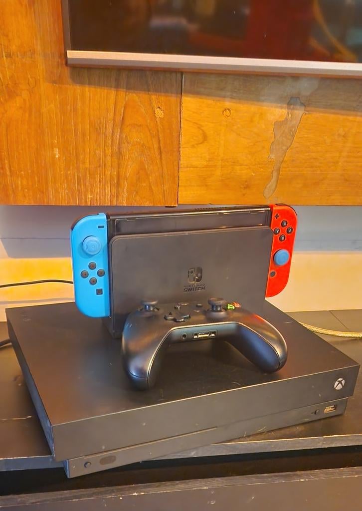 Xbox One X  1tb met controller, Spelcomputers en Games, Spelcomputers | Xbox Original, Ophalen of Verzenden, Zo goed als nieuw
