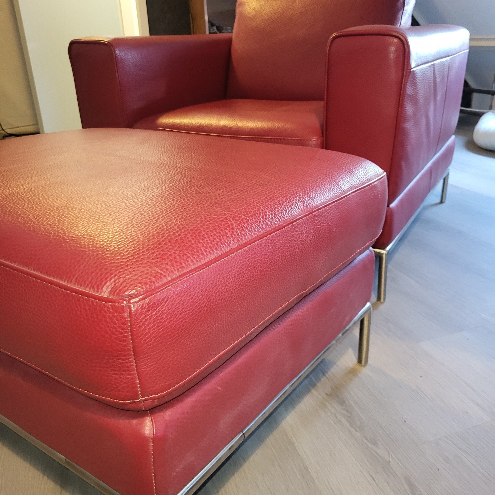 Rode Relaxfauteuil met hocker op Stalen Frame, Ophalen, Kunststof, Modern klassiek, 75 tot 100 cm