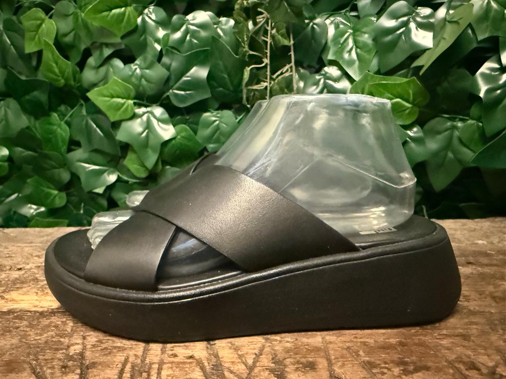 Nieuwe mooie slippers van Fitflop maat 38, Kleding | Dames, Schoenen, Zwart, Nieuw, Ophalen of Verzenden, X