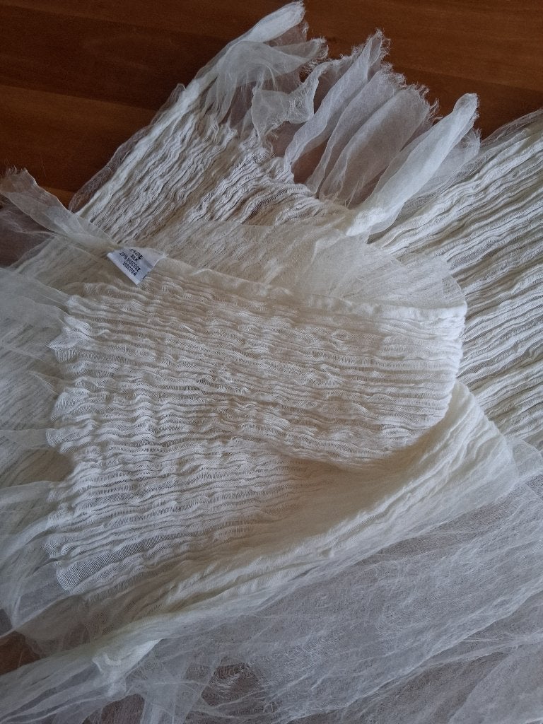 Prachtige, feestelijke  witte doorschijnende sjaal, stola., Verzenden, Zo goed als nieuw, Maat 46/48 (XL) of groter, Sjaal