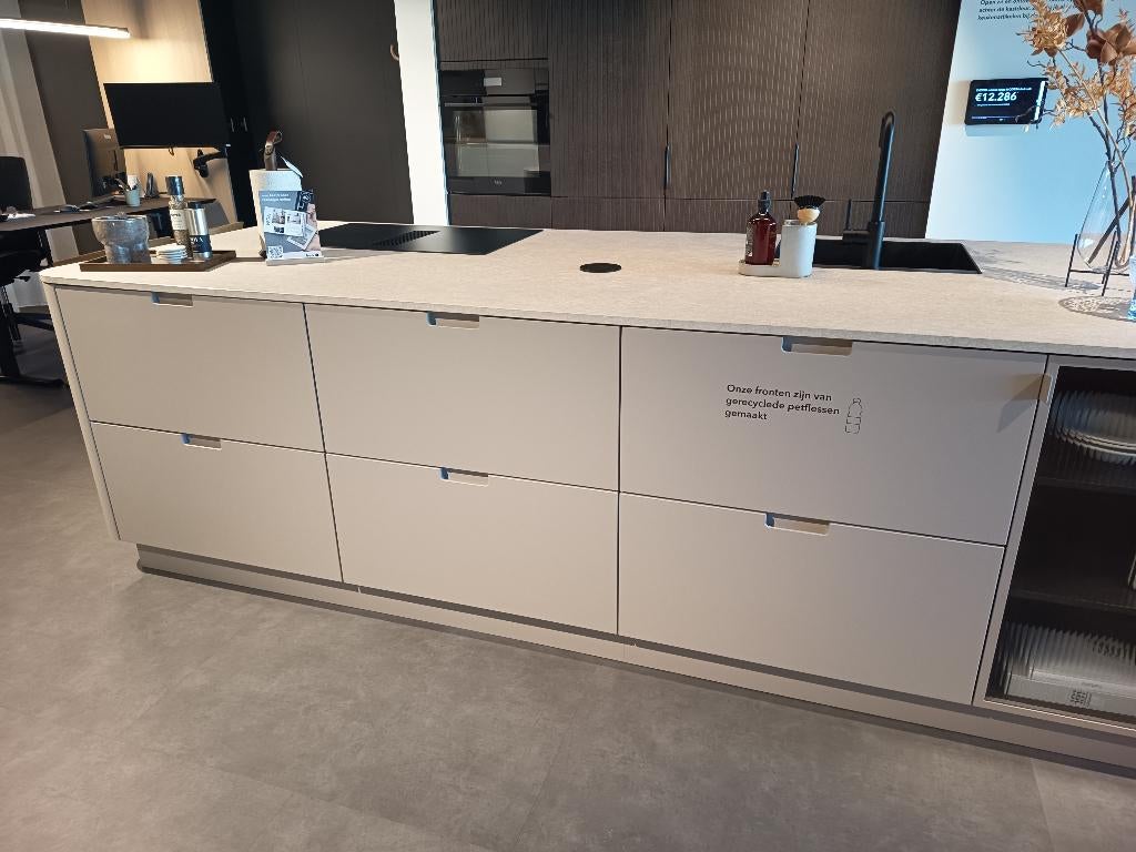 Keukeneiland Kvik showroommodel, Ophalen, Overige typen, Zo goed als nieuw, Kunststof