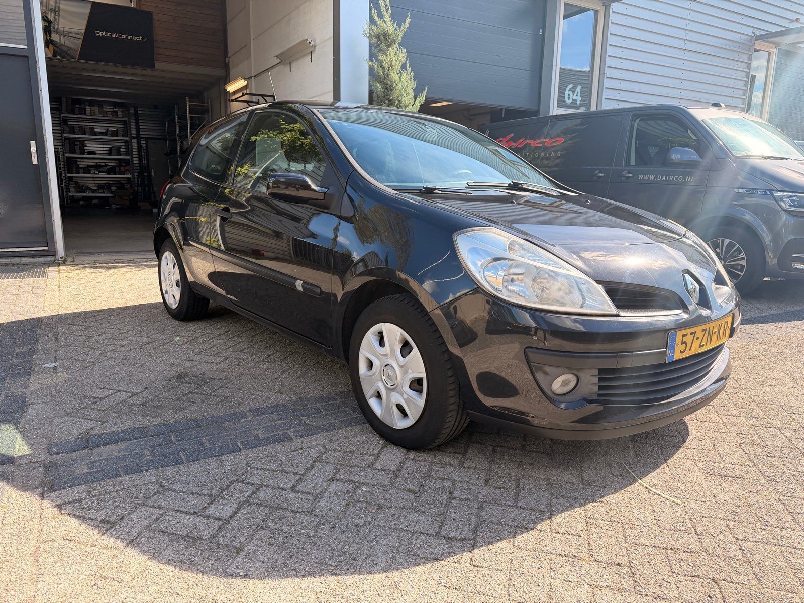 Renault Clio 1.2 16V 75 pk 3D 2008 Zwart, Voorwielaandrijving, 535 kg, 74 pk, 4 cilinders