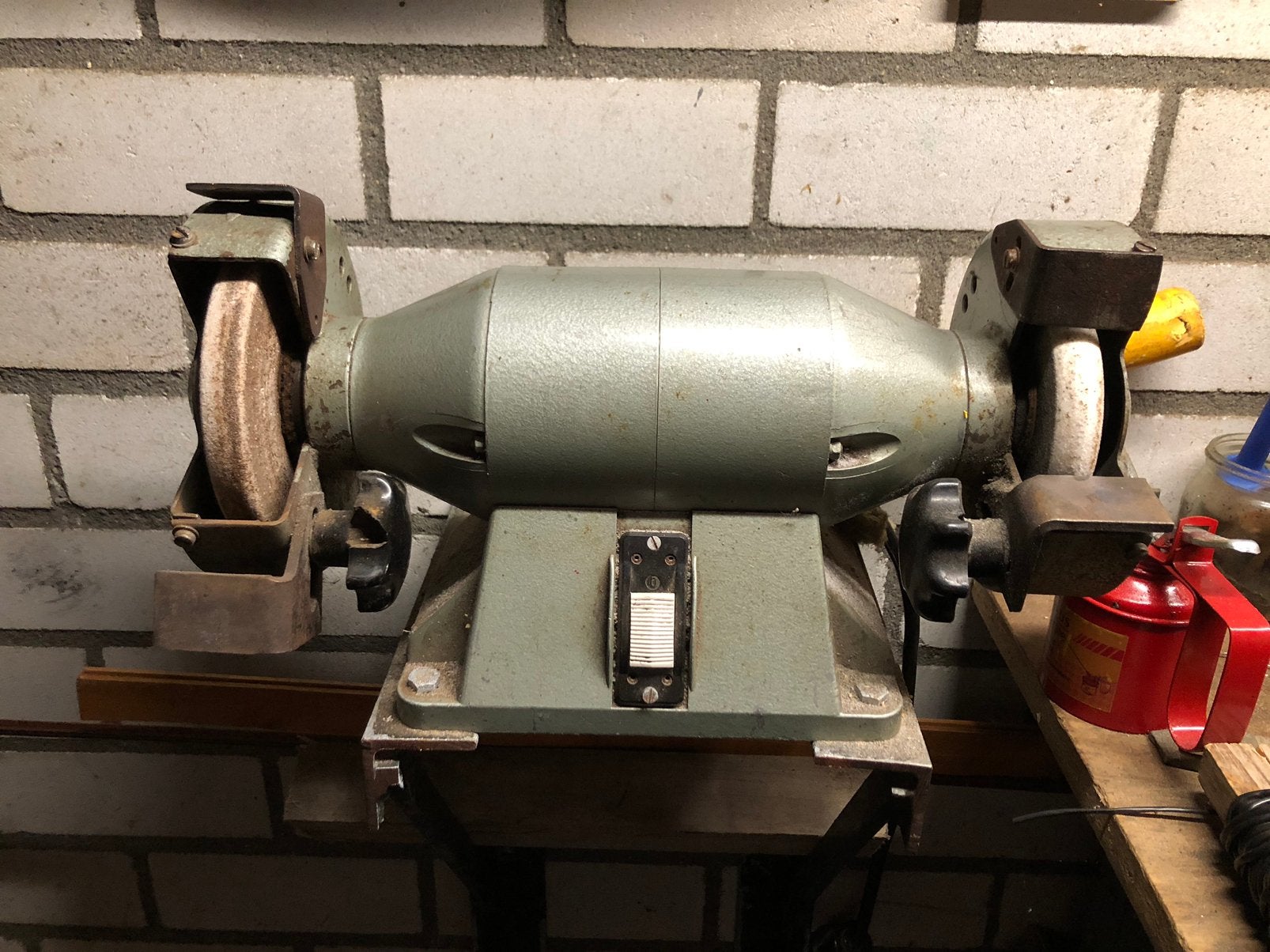 Oude slijpmachine, Ophalen, Gebruikt, Werkbankslijpmachine