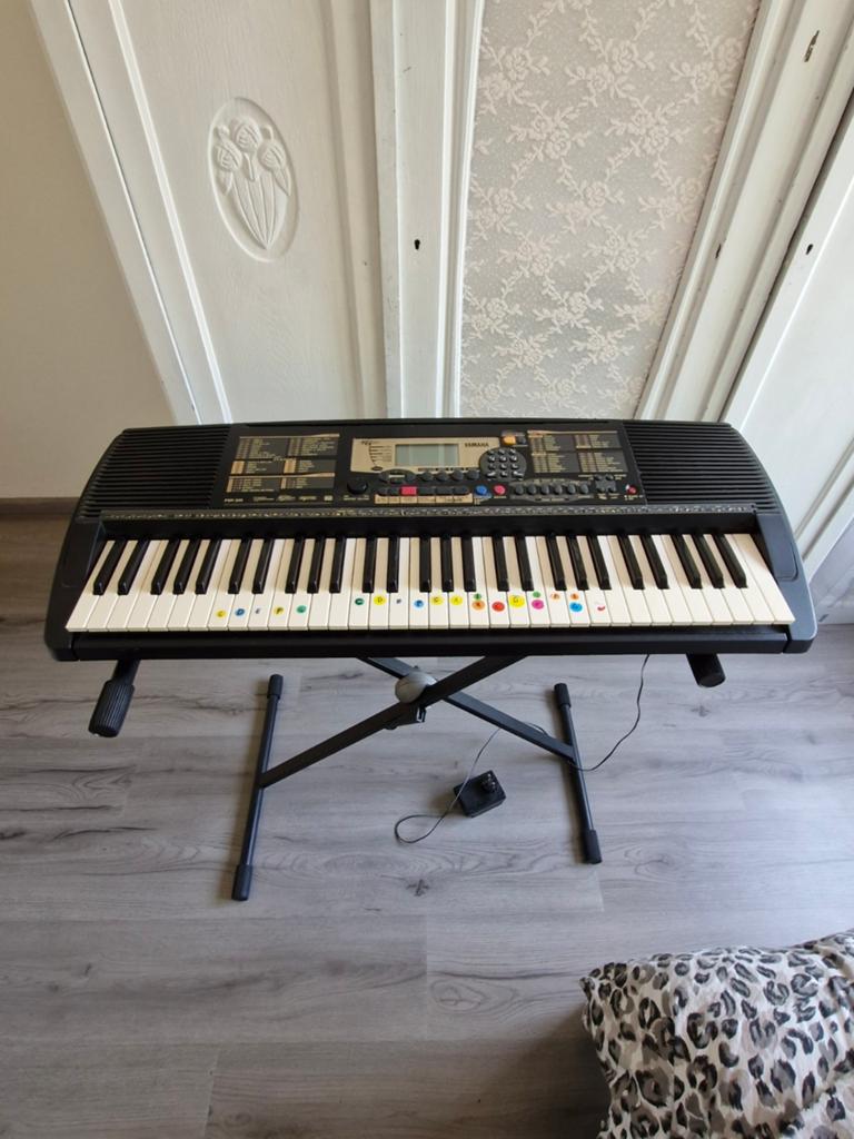 Yamaha Keyboard met standaard en lesboeken - voor beginners, Ophalen, Yamaha, Met standaard, 61 toetsen