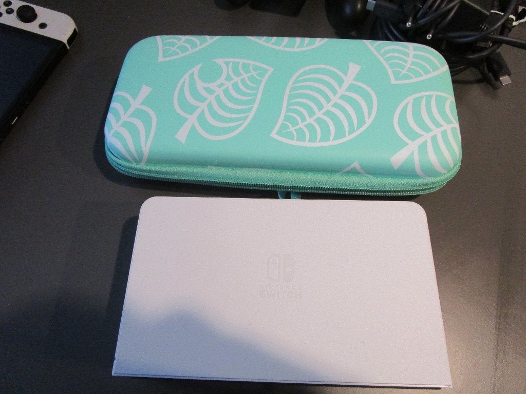 Nintendo switch oled met animail crossing