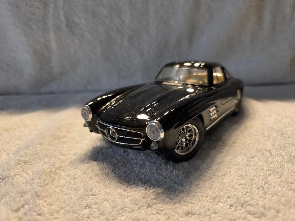 Mercedes Benz 300SL Burago 1:18 zwart, Ophalen of Verzenden, Gebruikt, Auto, Bburago