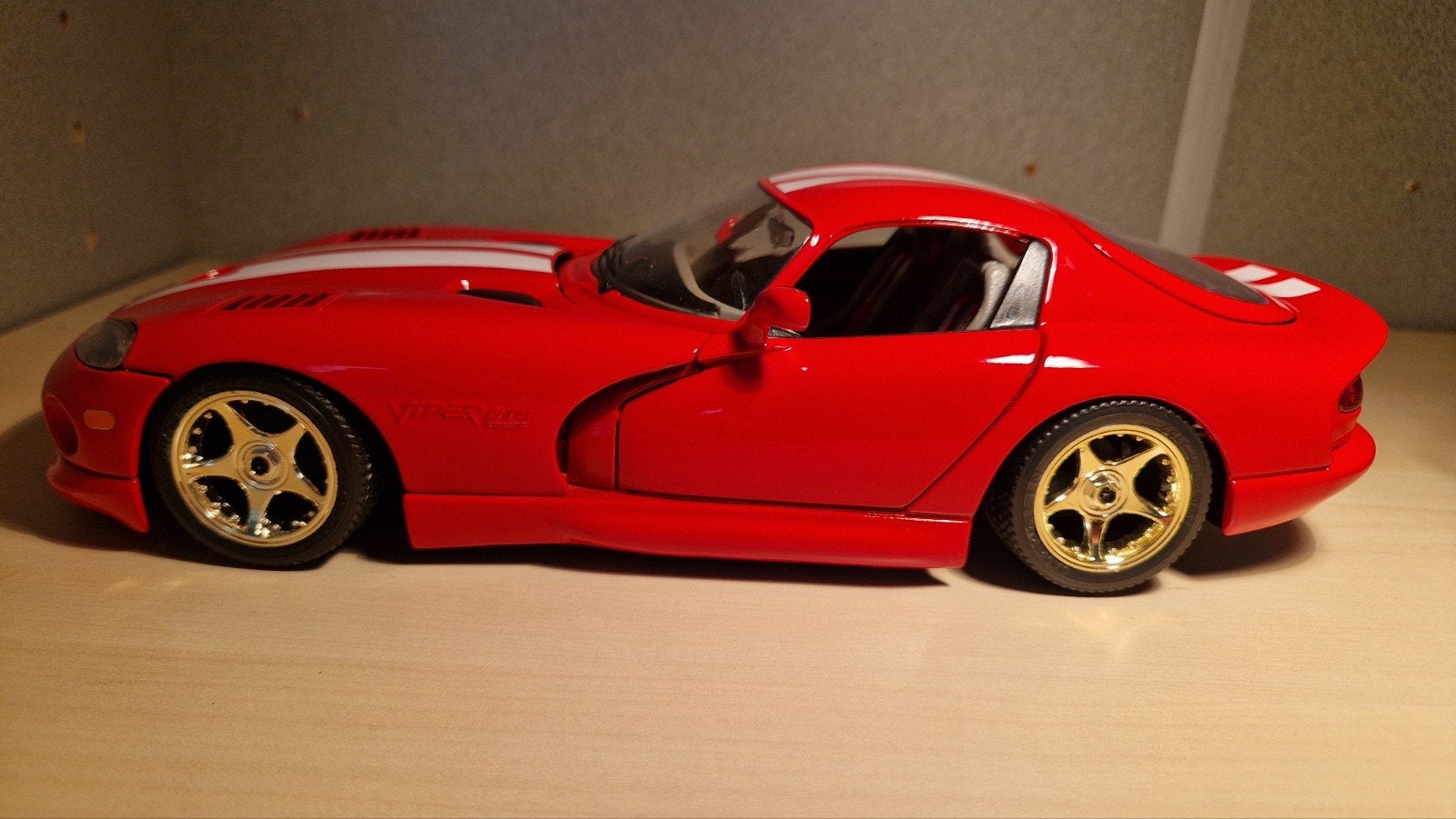 Bburago Dodge Viper GTS Coupe 1:18 - Zo goed als nieuw, Ophalen of Verzenden