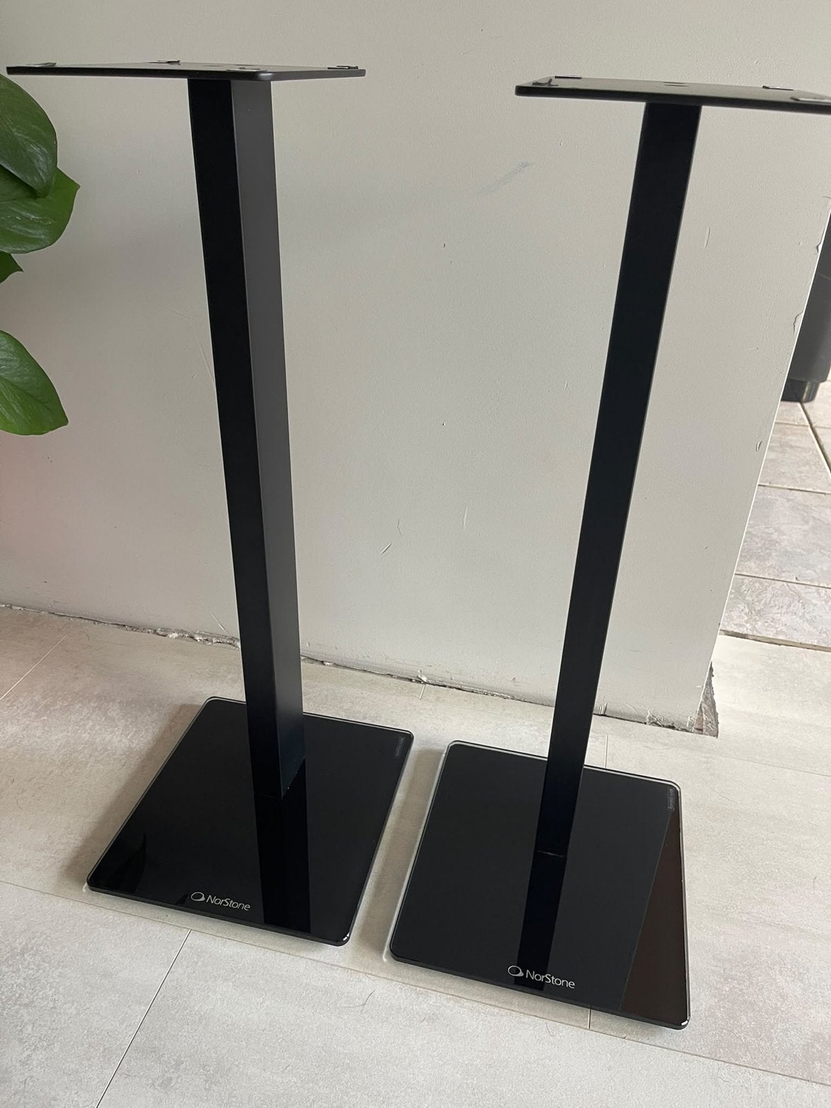 NorStone Esse speaker stands, Inclusief standaarden, Zo goed als nieuw, Minder dan 60 watt, Boekenplank luidspreker