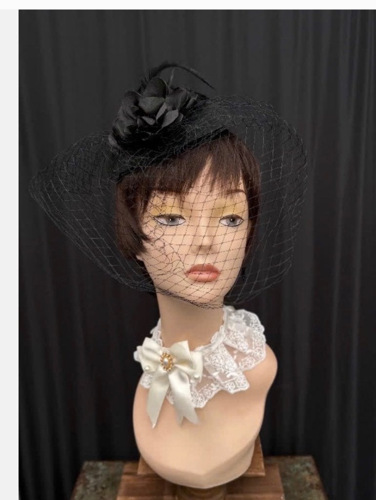 Vintage paspop hoofd, witte kraag strik, hoed met speld, Antiek en Kunst, Ophalen of Verzenden