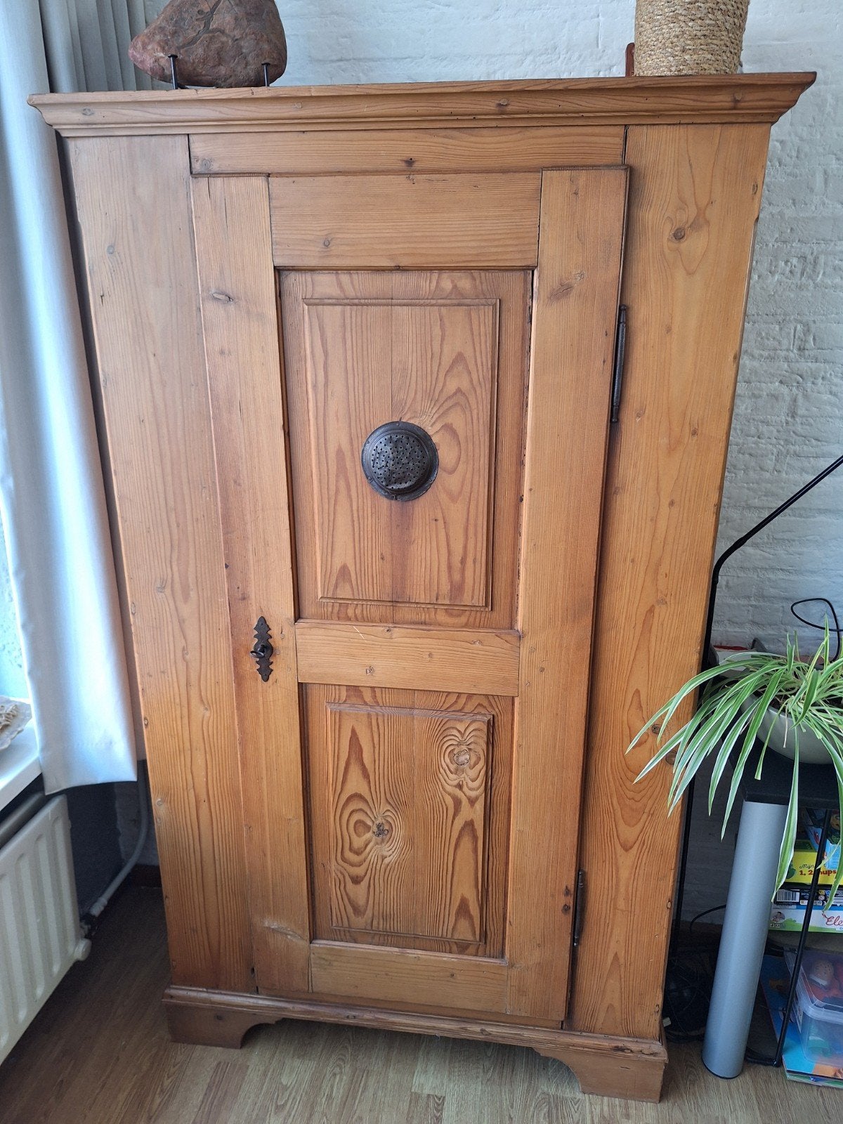 Houten antieken woonkamerkast, Ophalen, Gebruikt
