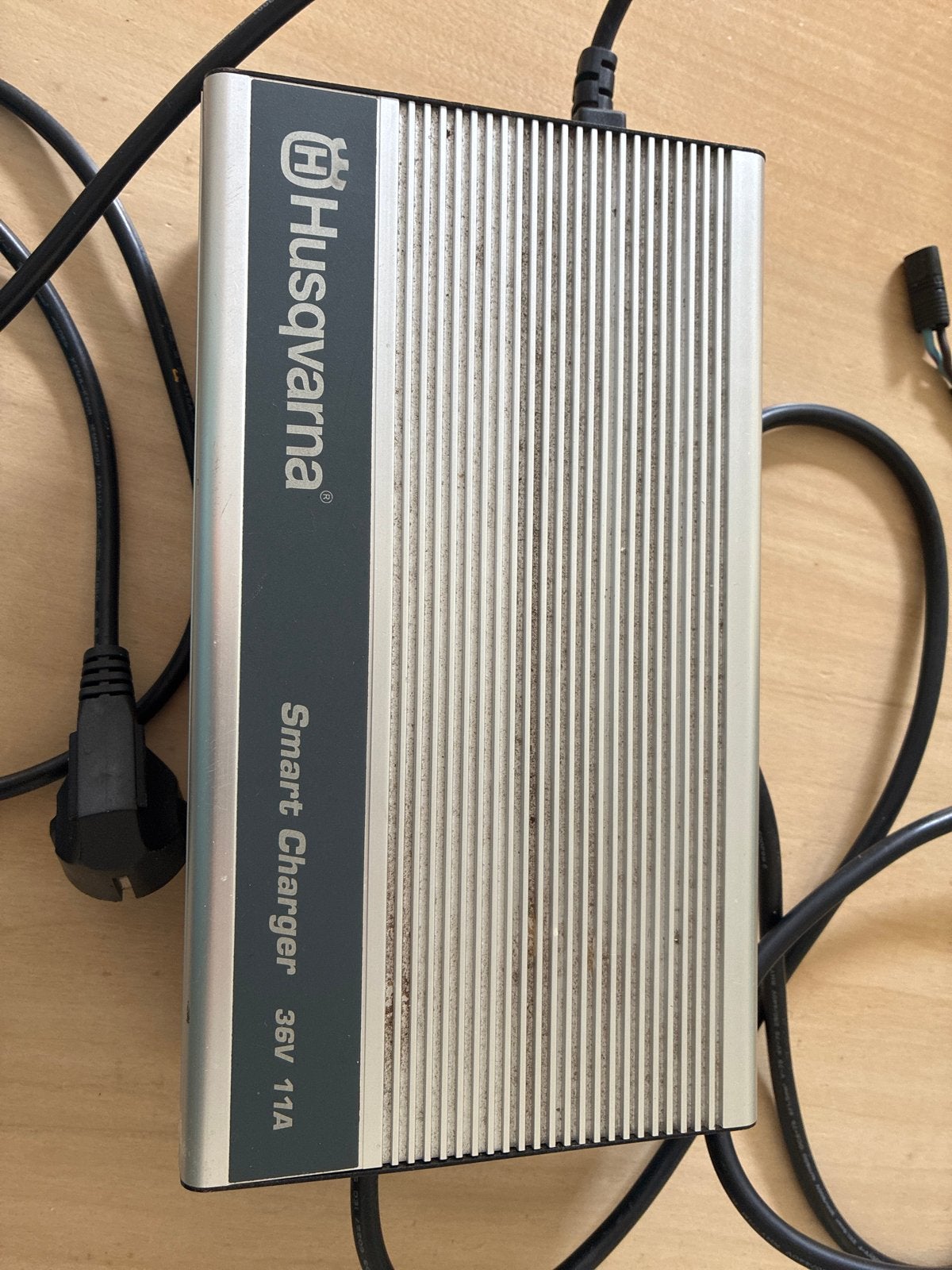 Husqvarna Smart Charger 36V 11A, Ophalen of Verzenden, Gebruikt