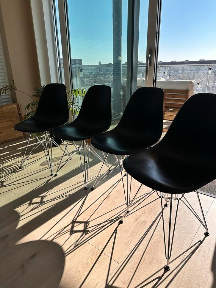4/5 Vitra DSR Eames stoelen- zwart kunstof, Kunststof, Gebruikt, Zwart, Ophalen of Verzenden
