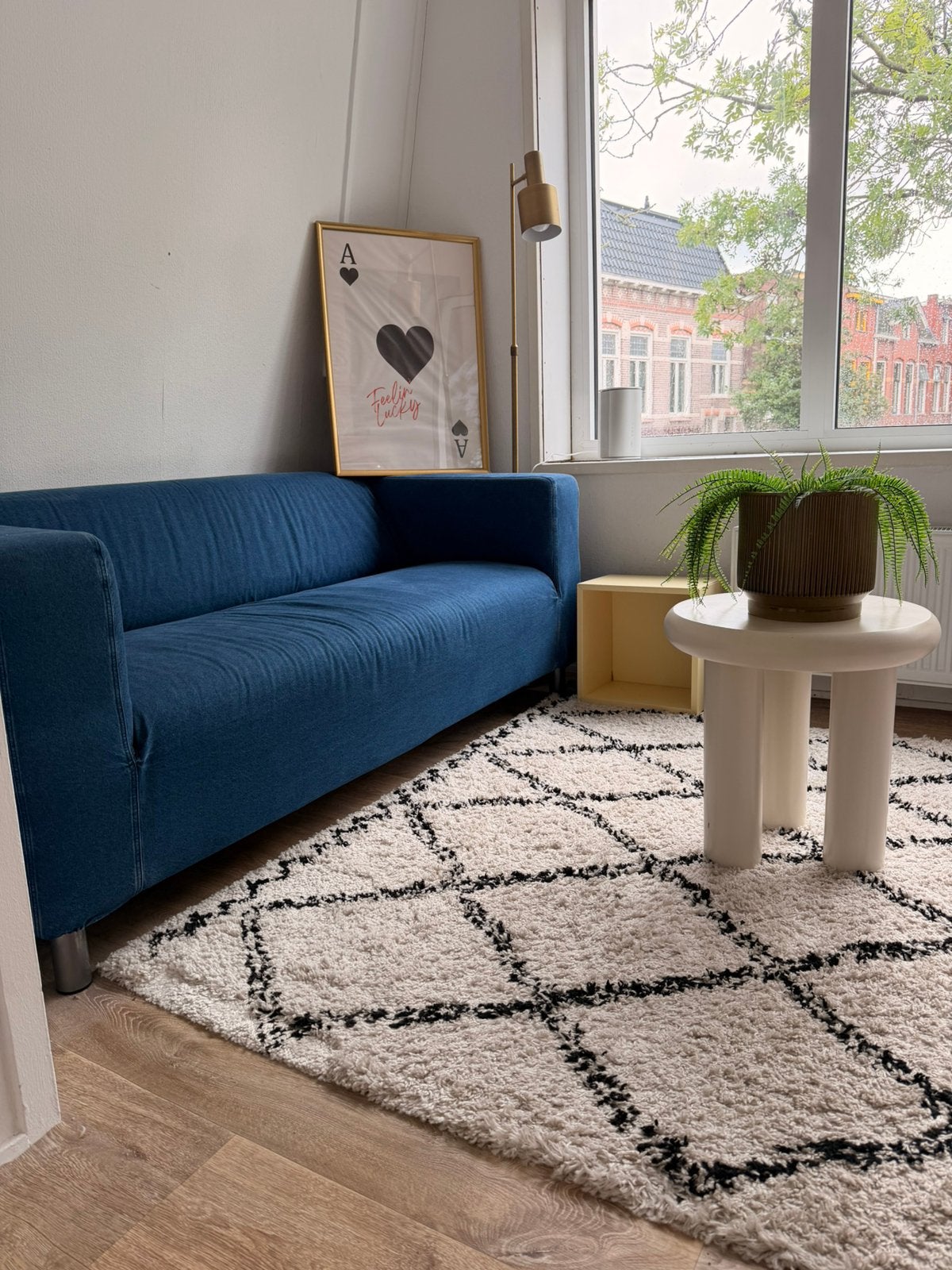 Aangeboden leuke bankstel, vloerkleed, lamp, bijzettafeltje, Ophalen, Gebruikt, Tweepersoons